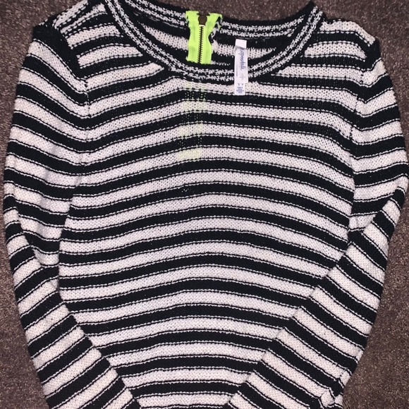 Black and white striped sweater - Picture 2 of 4